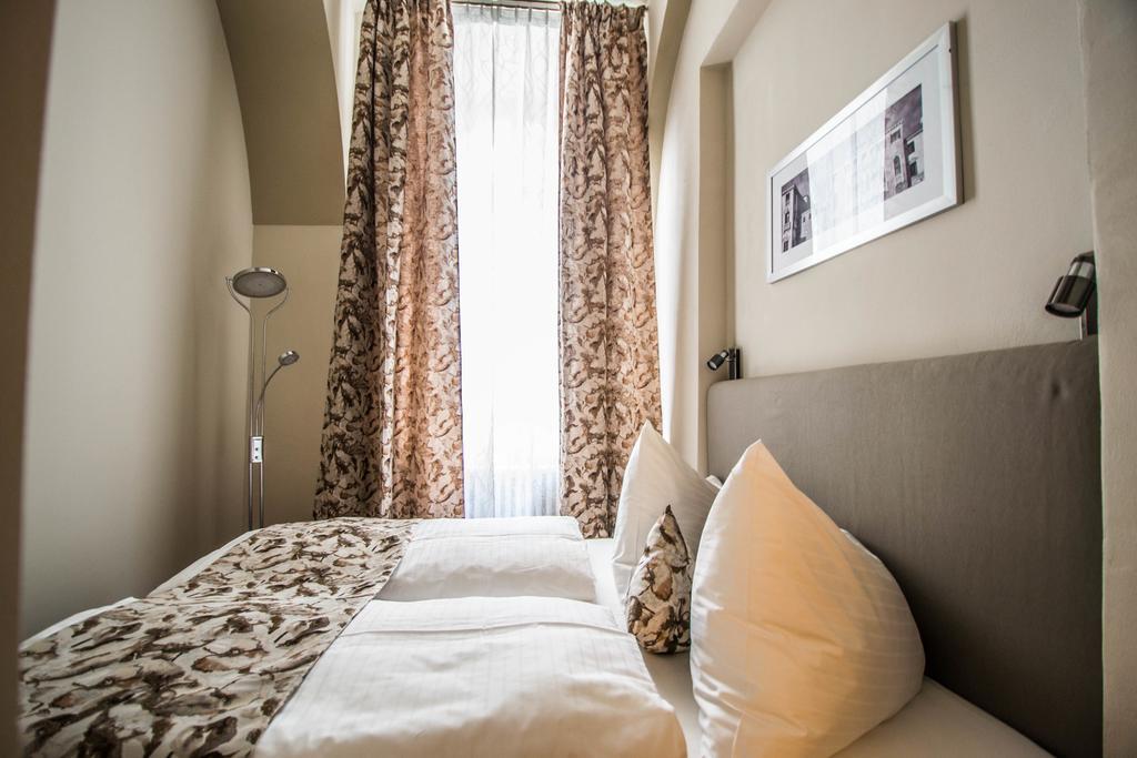 Apartment 4bdr Historical Spirit By Ruterra Prag